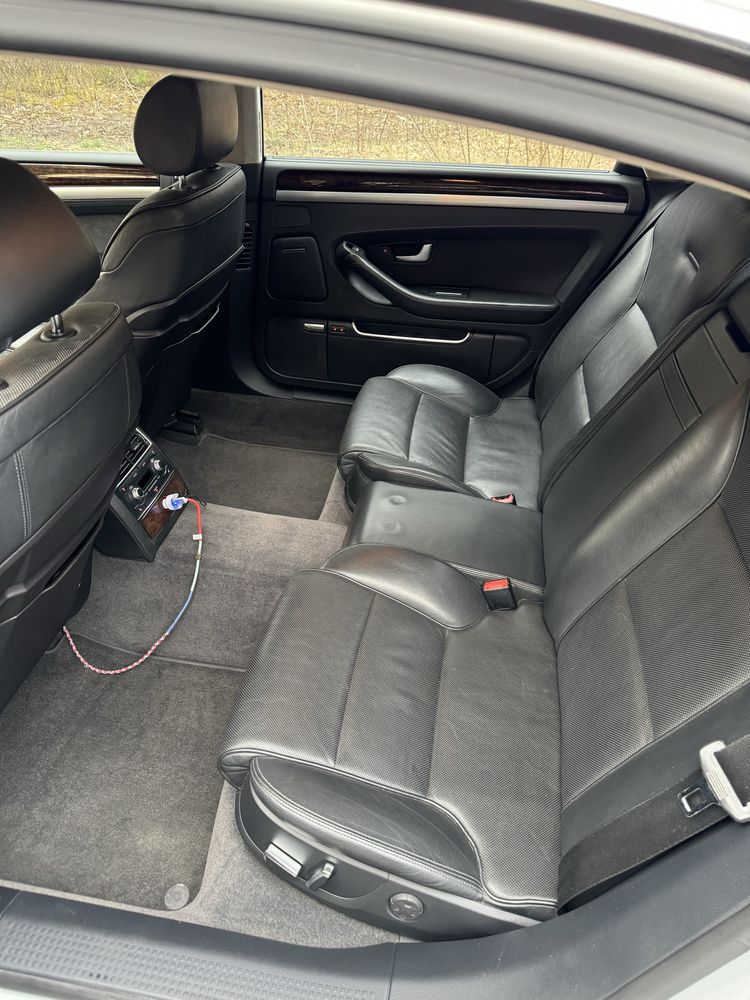 Audi A8, s8, d3, 4.2 fsi 350km V8 Long Quattro