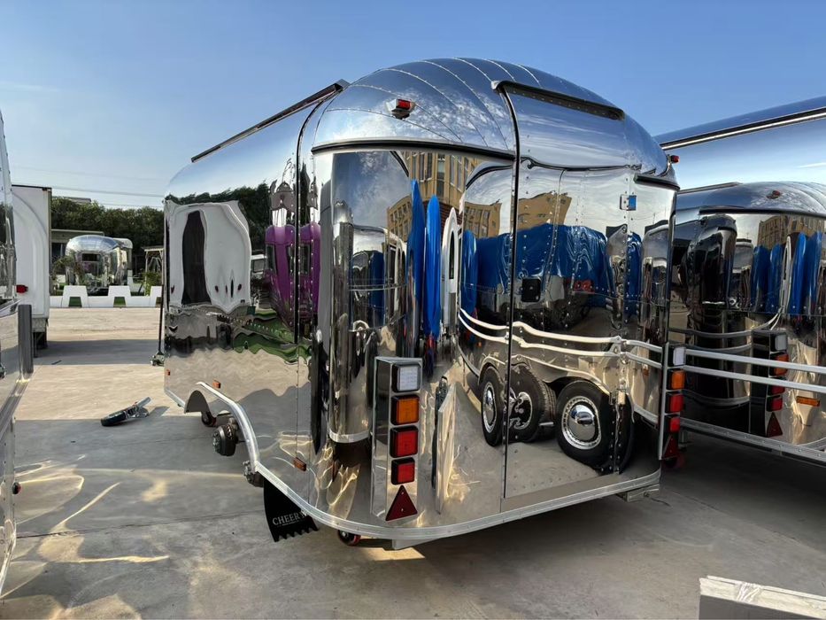 Food Truck em inox espelhado