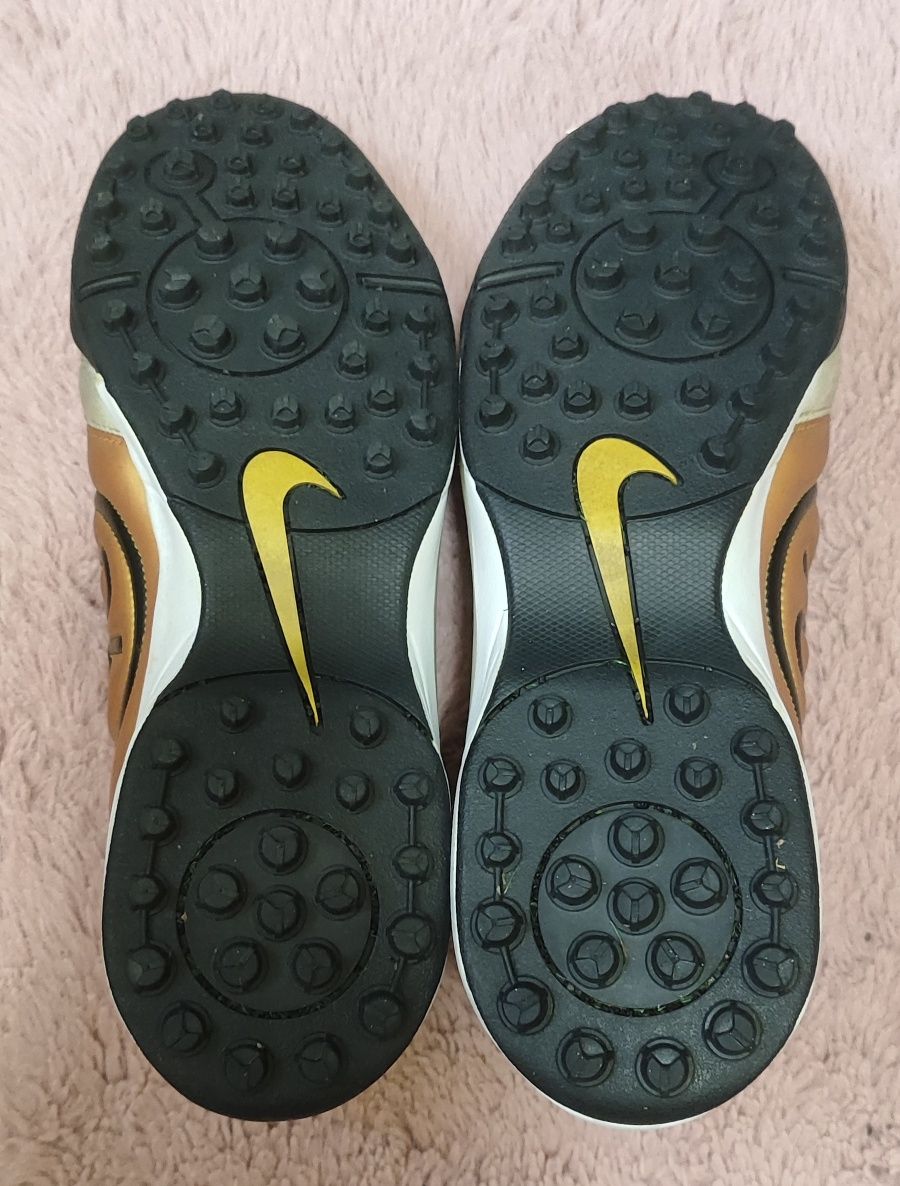 Nike total 90 lll
