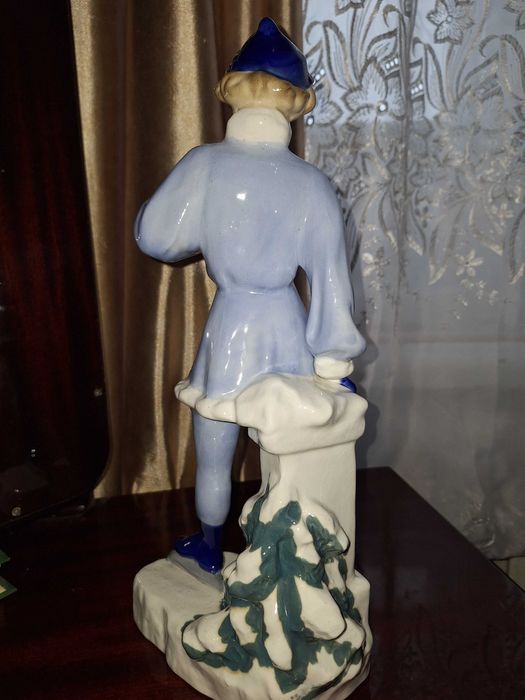 фарфор СССР 40-х годов Девушка на коньках