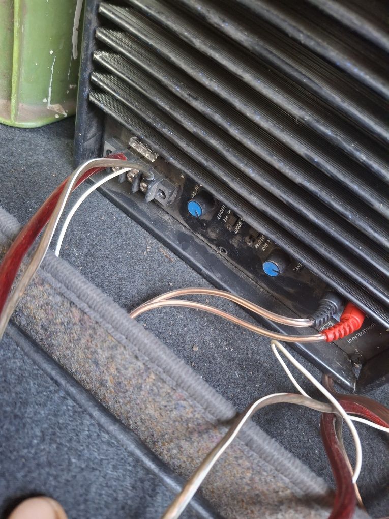 Subwoofer samochodowy ze wzmacniaczem