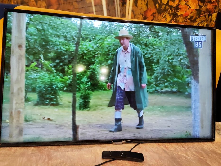 Samsung UE43NU7090  из европы в пленках