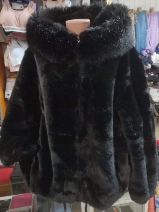 Шубка. Куртка жіноча весна- осінь. Жилетка - хутро.