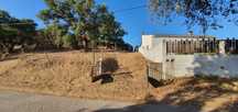 Terreno rústico com armazém, curral e medronheiros | 990 m 2