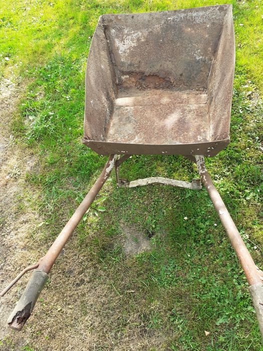 Stara zabytkowa  taczka z prl