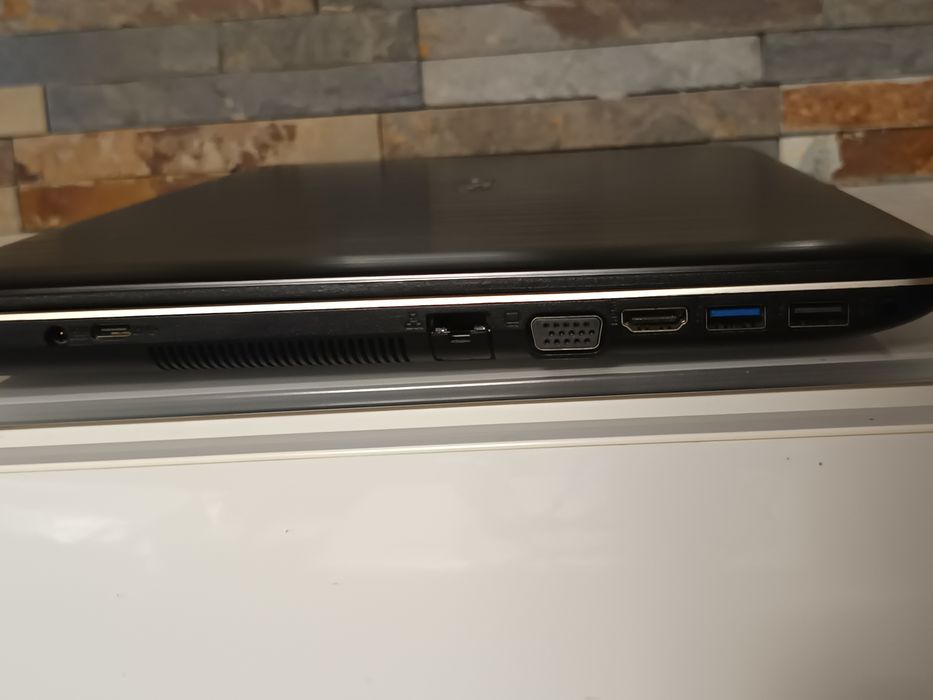 Portátil ASUS / SSD 256GB / 8GB RAM / gráfica dedicada 2GB