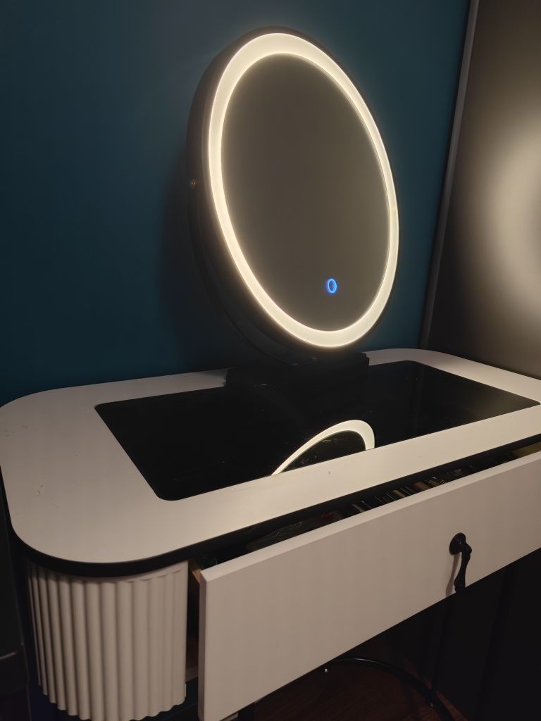 Toaletka z lustrem LED i szufladą