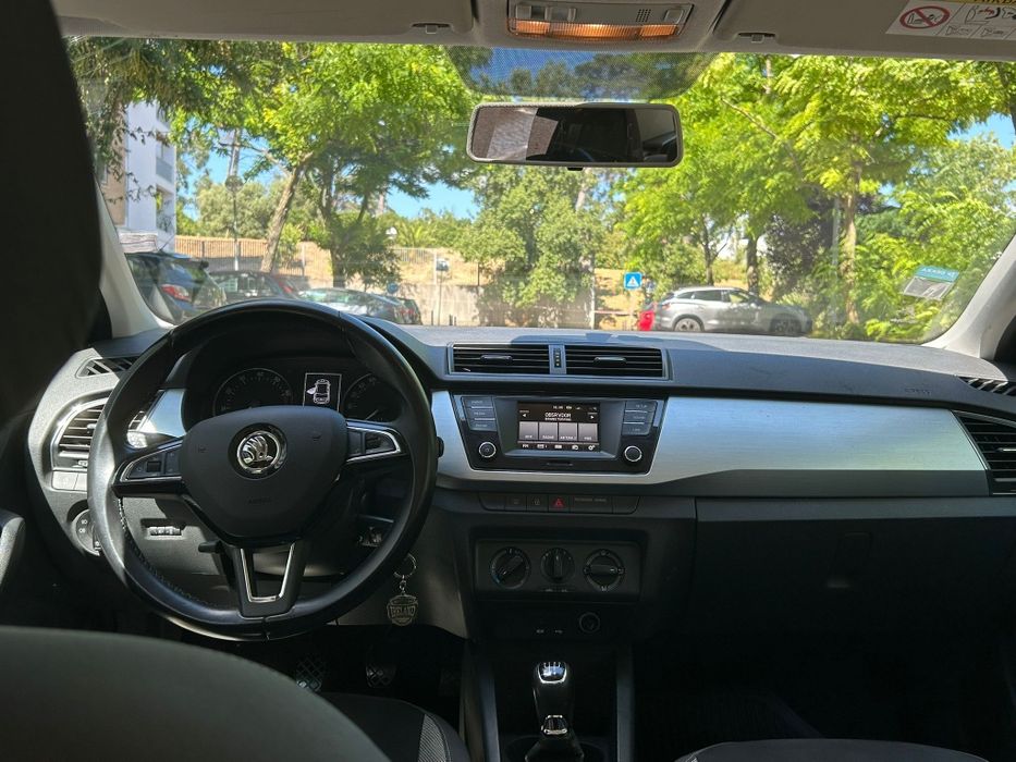 Skoda Fabia 1.2 TSI (2015) - Excelente estado