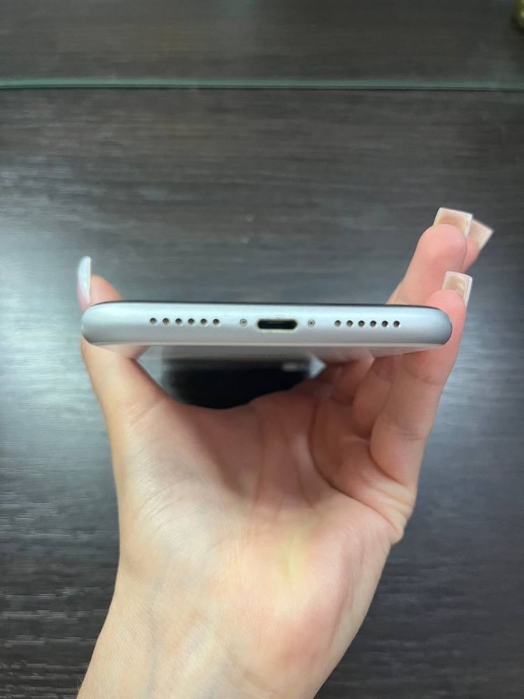 Телефон iPhone XR 128 ГБ