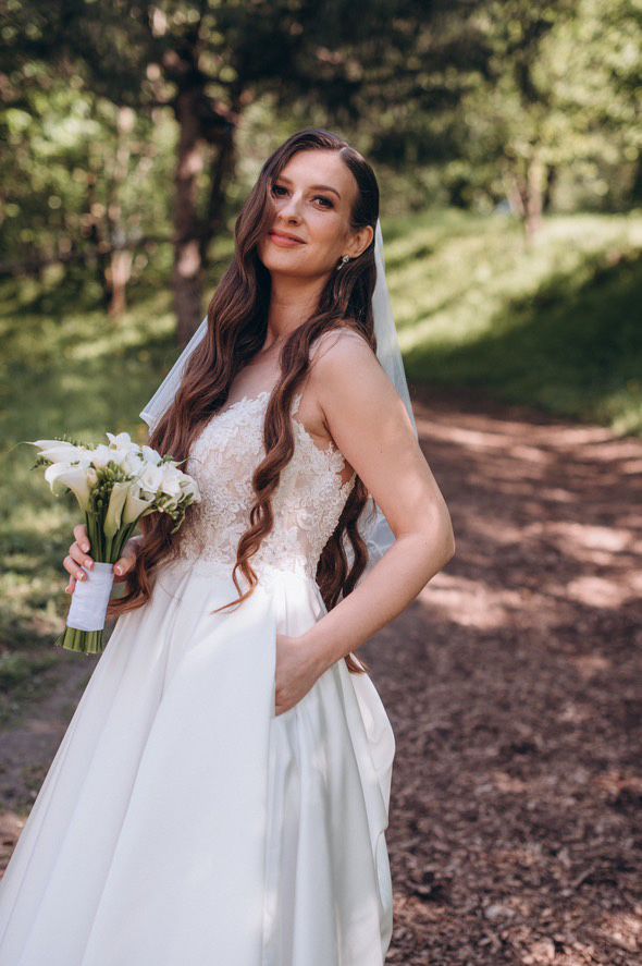 Шикарна весільна  сукня