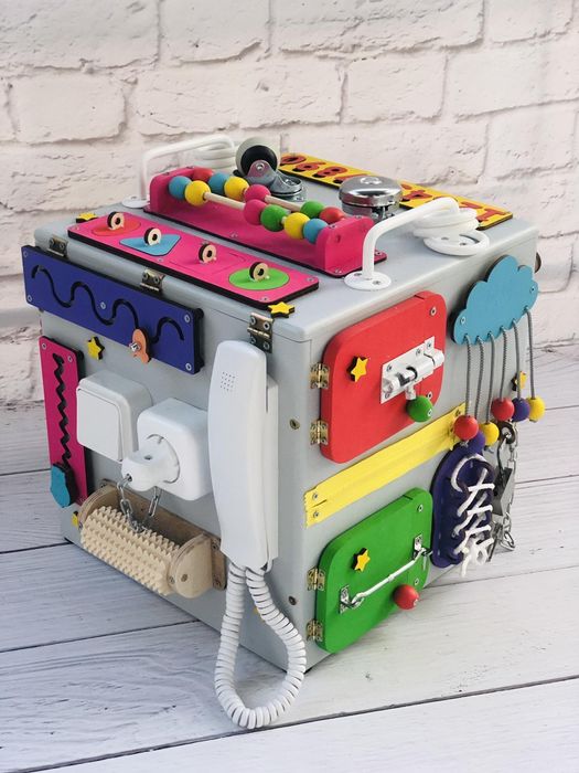 Бізікуб Бізіборд