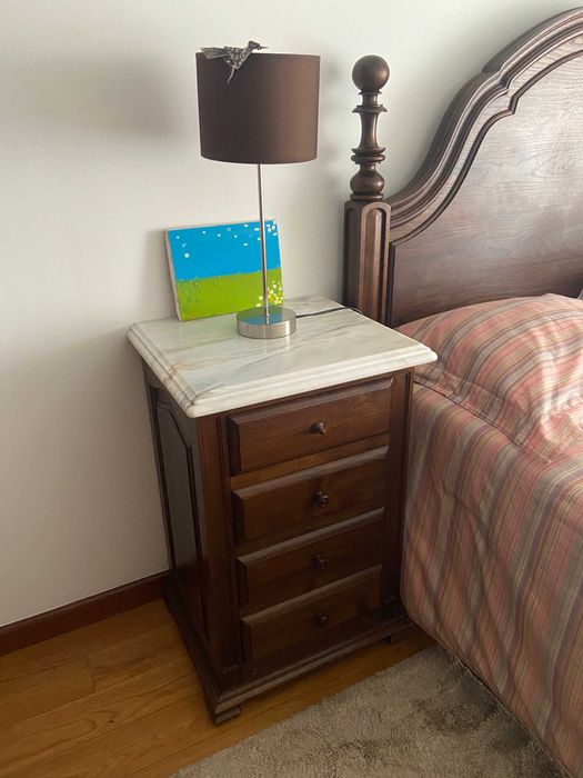 Mobília em Madeira de Quarto de Casal