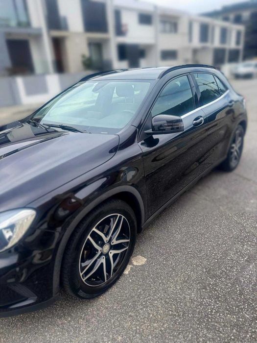 Mercedes-Benz GLA 180d - Negociável
