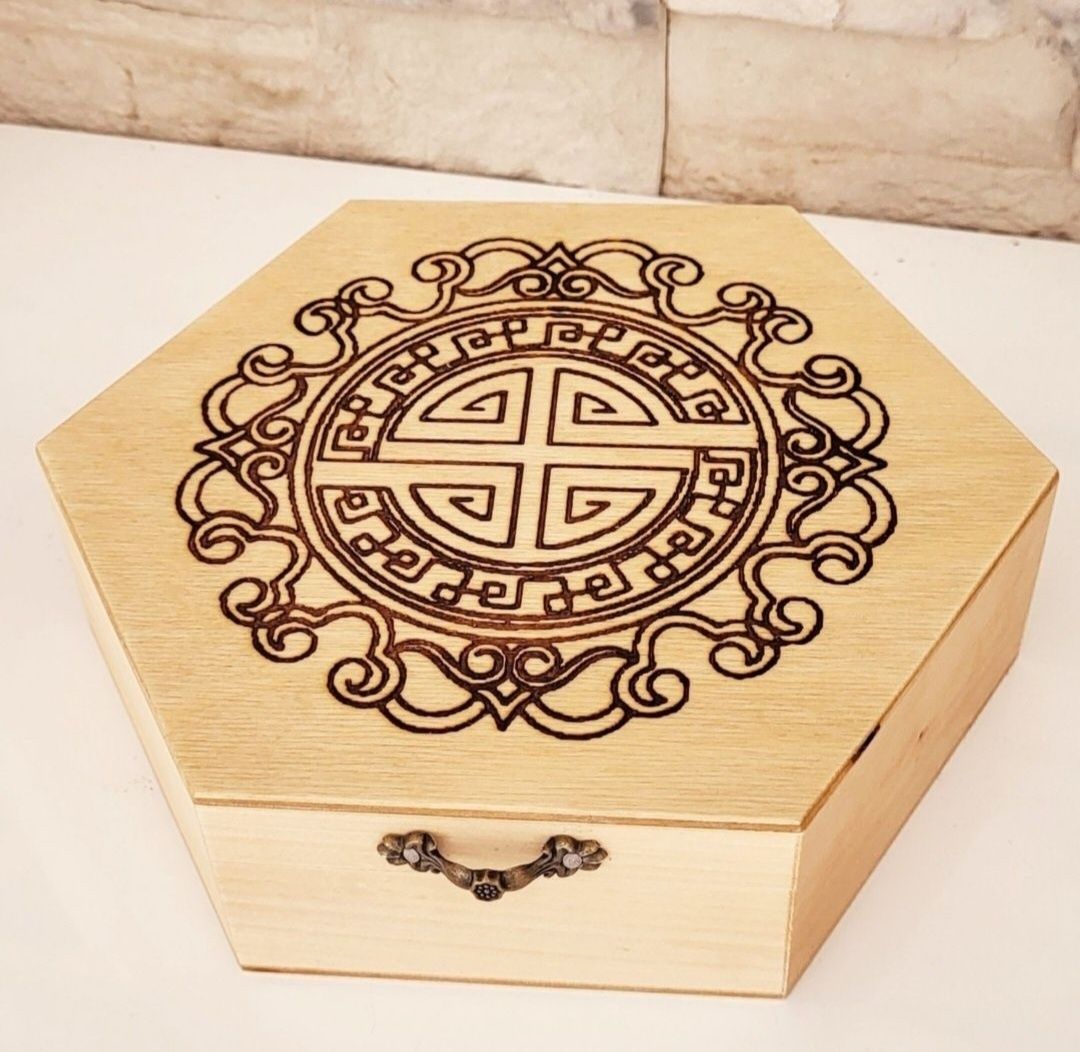 Szkatułka Miraculum Pudełko drewniane na zamówienie Grawer Kwami