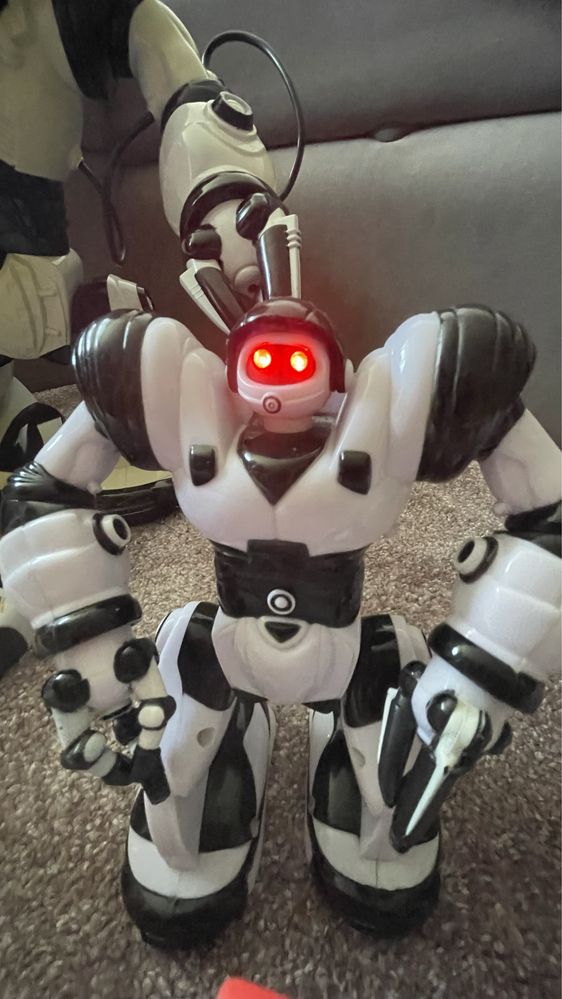2 Роботи Roboactor 36 cм + робот 18см