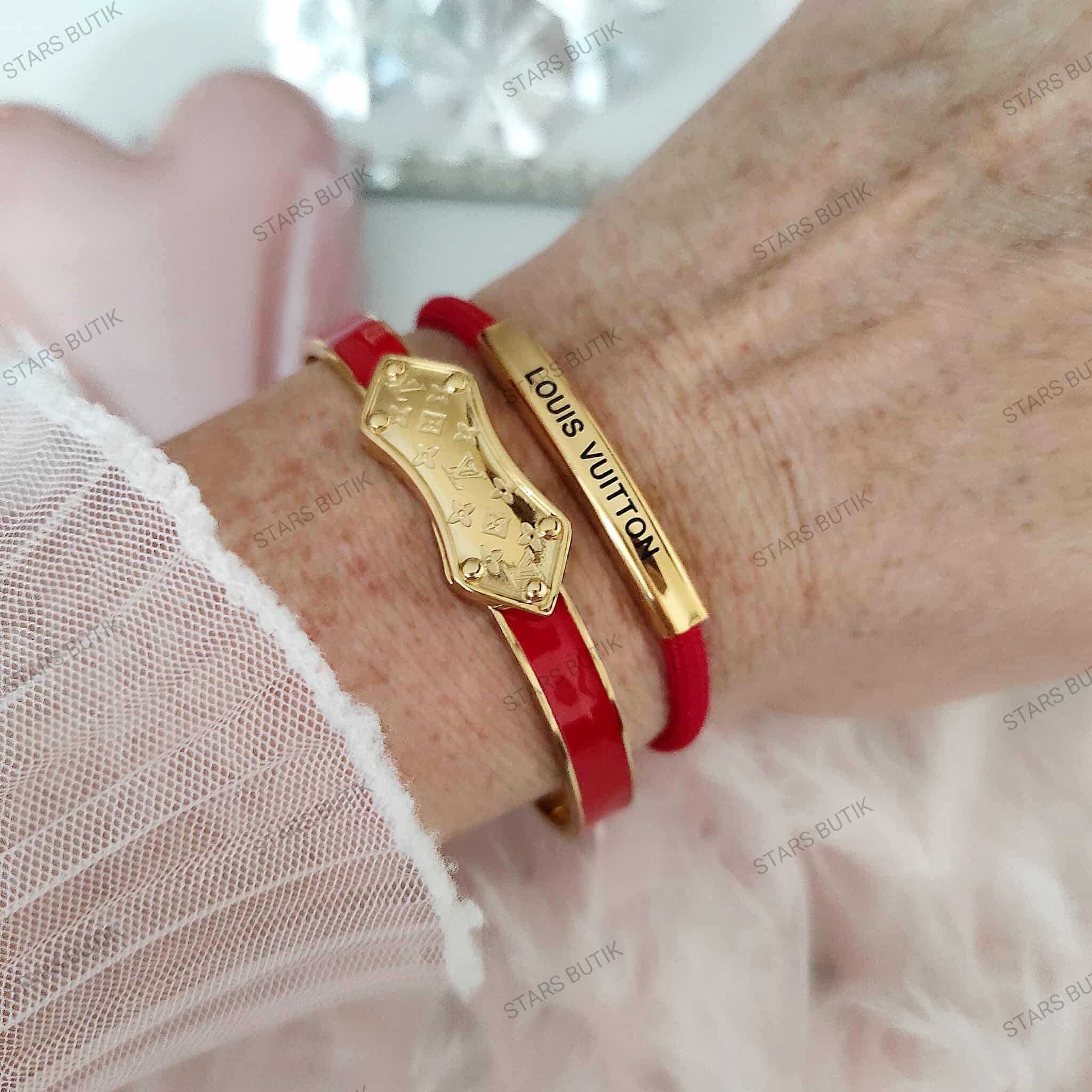 Sztywna bransoletka LV blaszka monogram czerwona emalia stal 316L