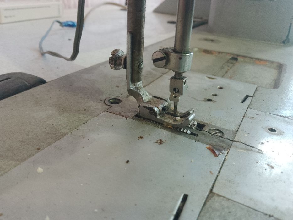 Продам швейну машинку