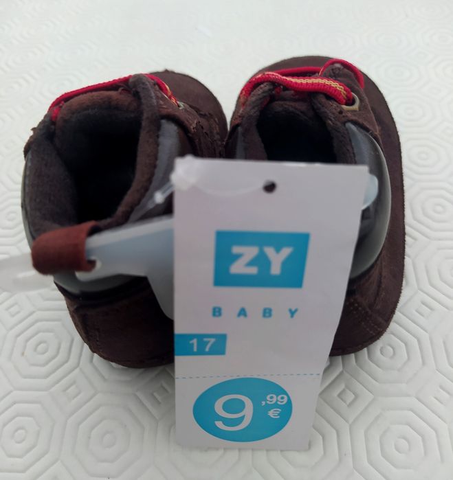 Bota/sapato bebé NOVO
