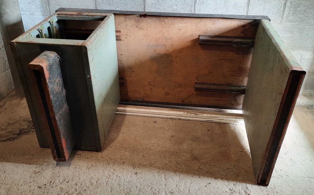 Стіл верстак радіомонтажний слюсарний