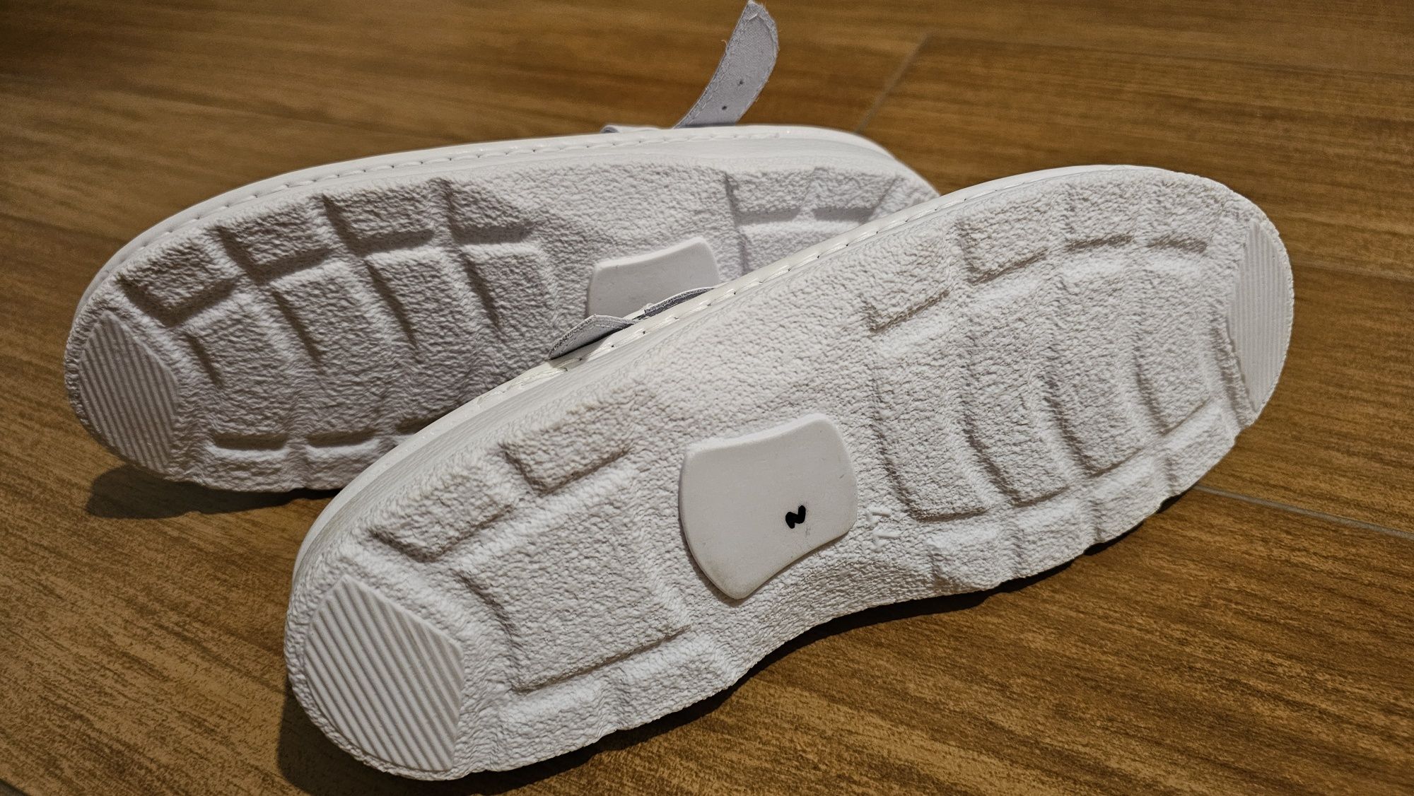 Buty medyczne z atestem, białe, nowe, rozmiar 44