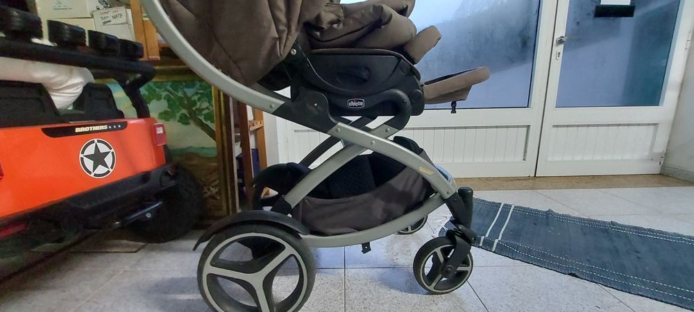 Carrinho bebé e acessórios