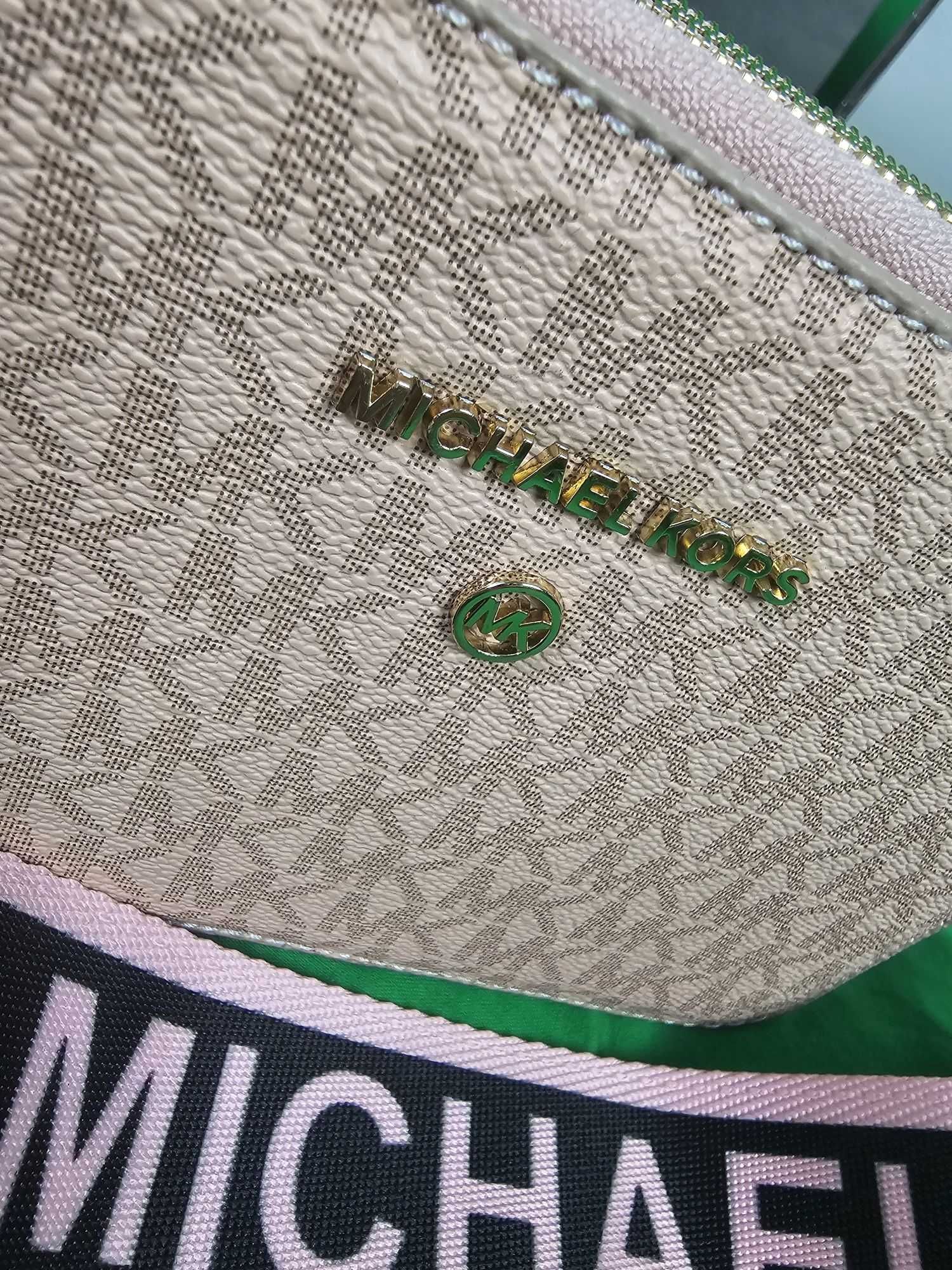 torebka kuferek monogram Michael Kors Torba Hit pudrowy pasek Premium