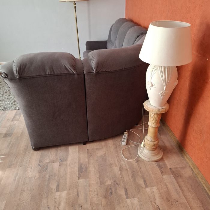Sofa duża  łatwa w utrzymaniu czystości.