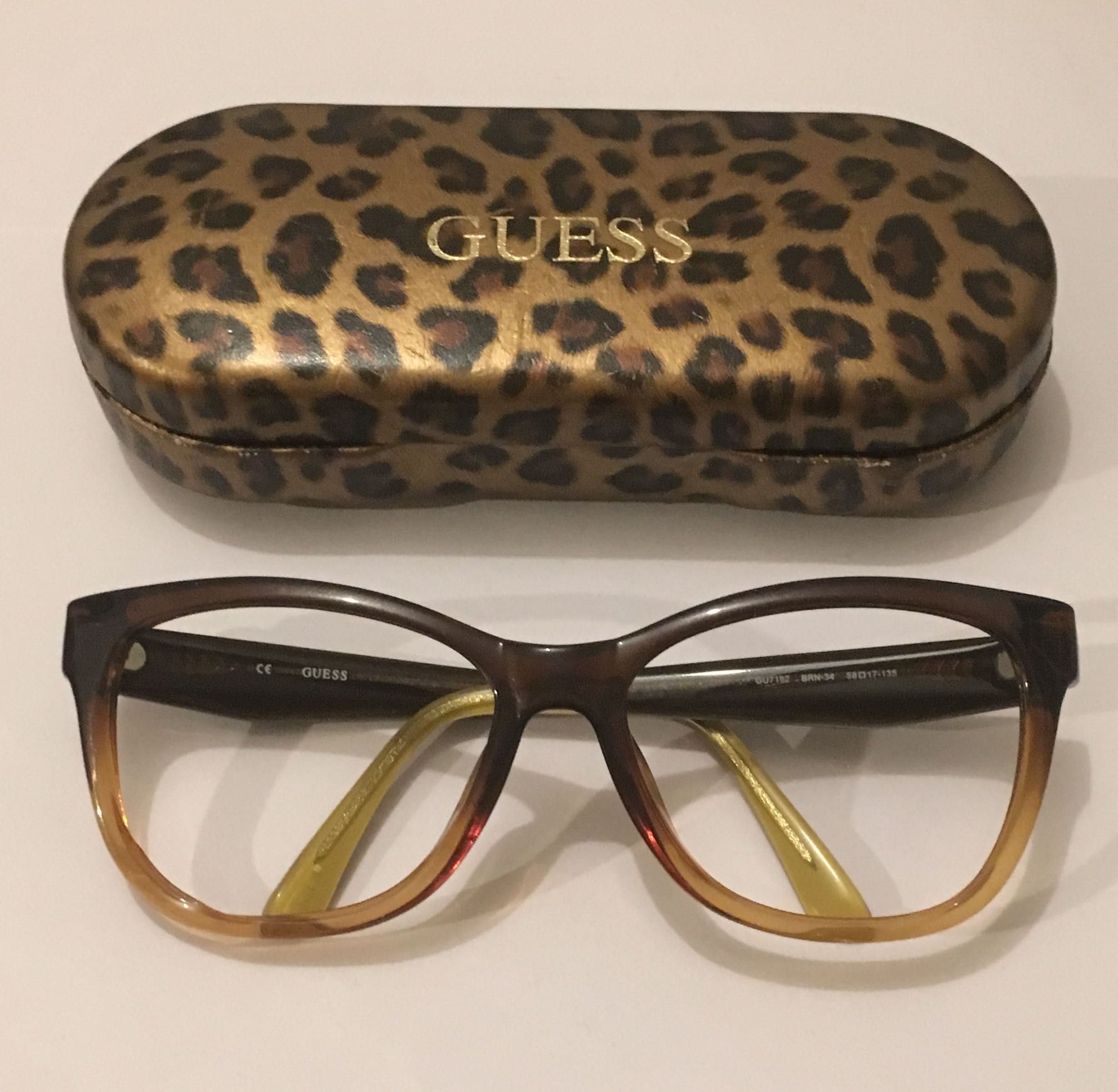 Vendo armação de óculos marca Guess