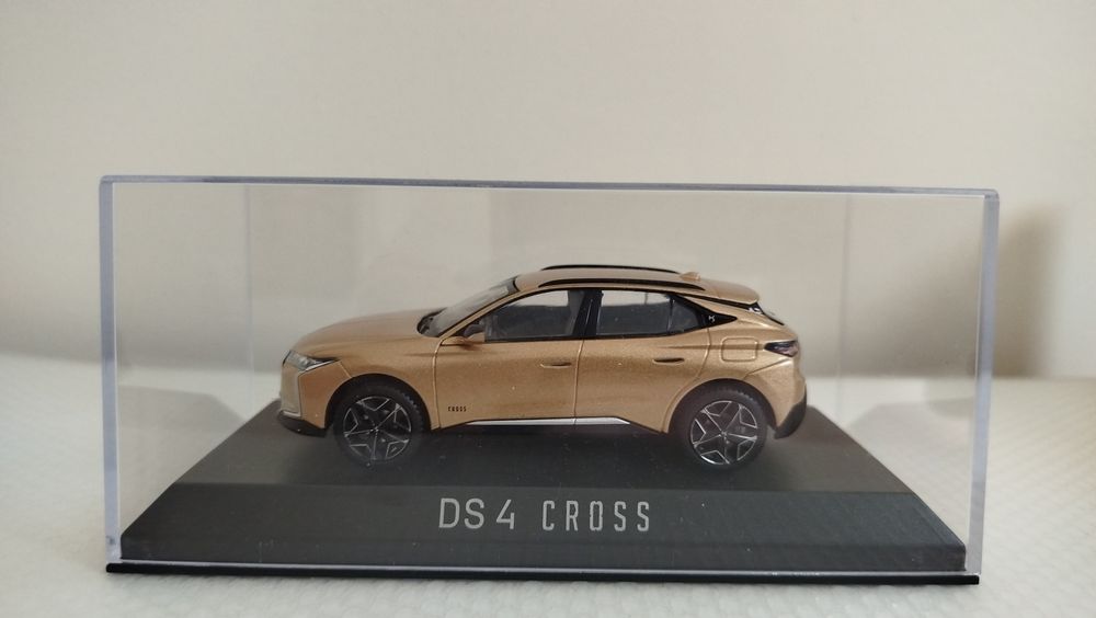 Miniatura DS4 Cross 1/43 Nova