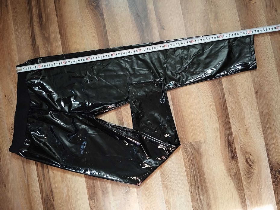 czarne lateksowe legginsy L spodnie skóra lakierowana skinny wysoki st