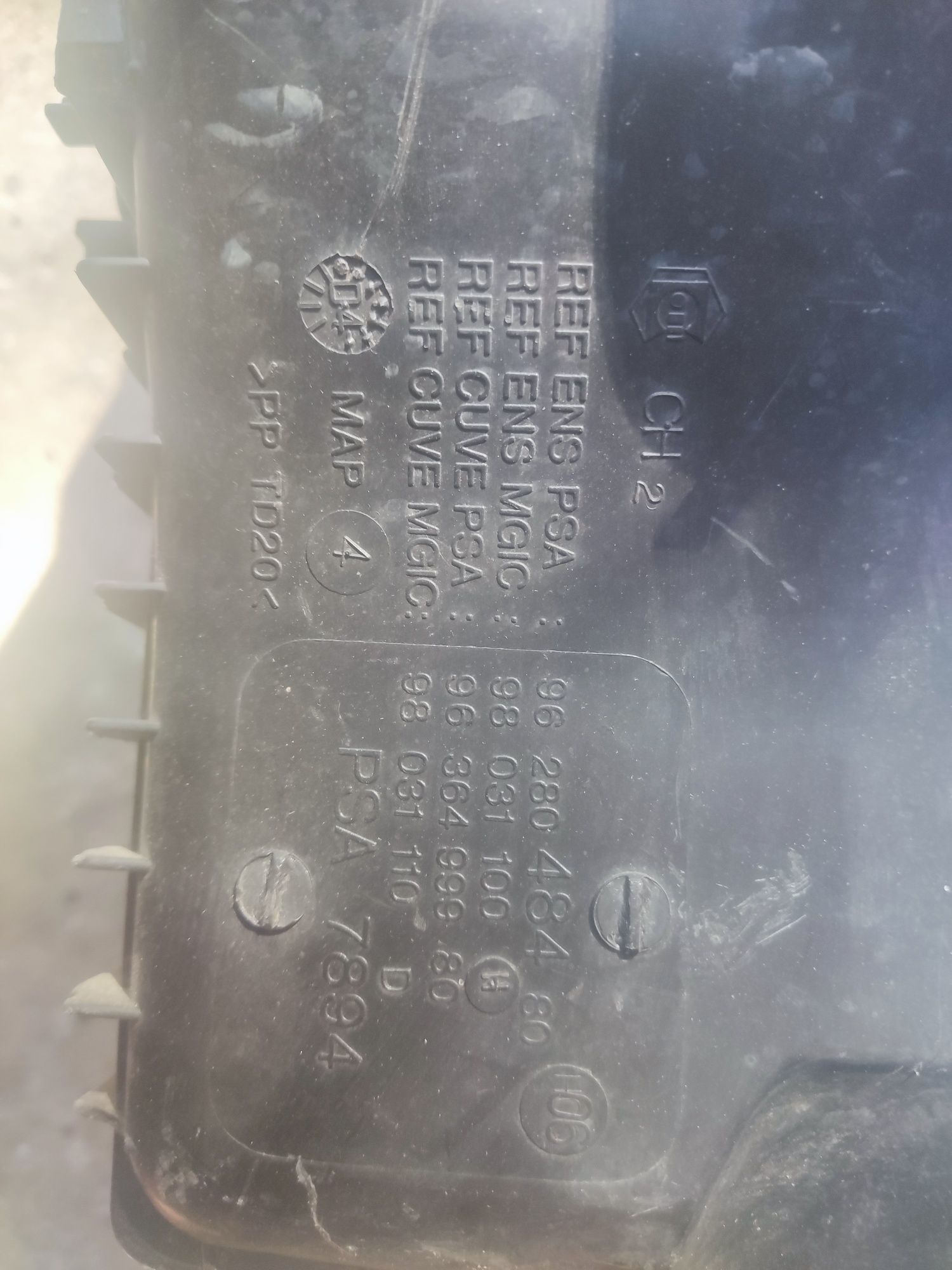 Obudowa filtra powietrza C8, 807