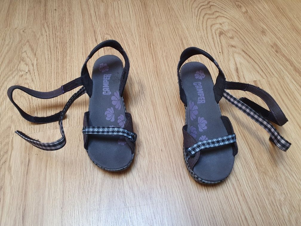 Ótimas e originais sandálias Camper, n°36, ajustáveis ao pé com velcro
