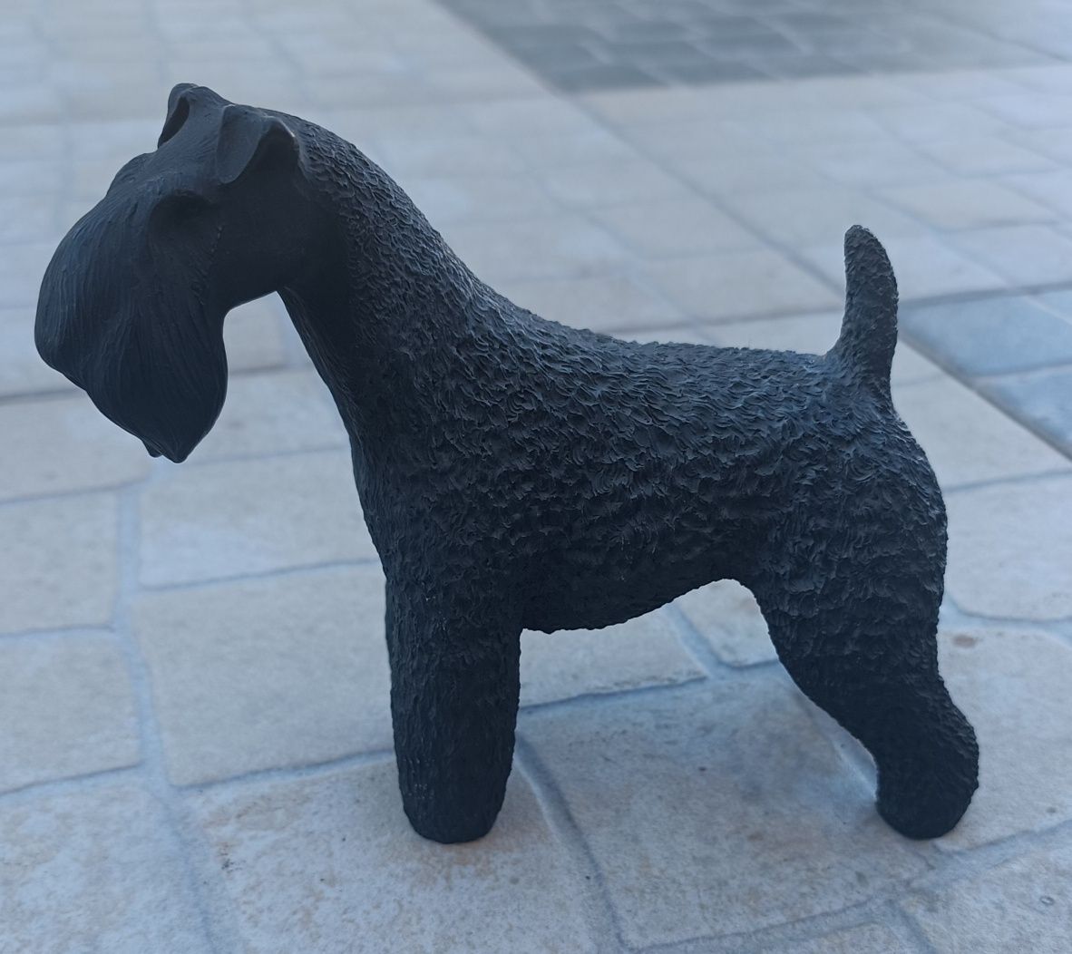 Estatueta estátua cão raça Schnauzer Terrier