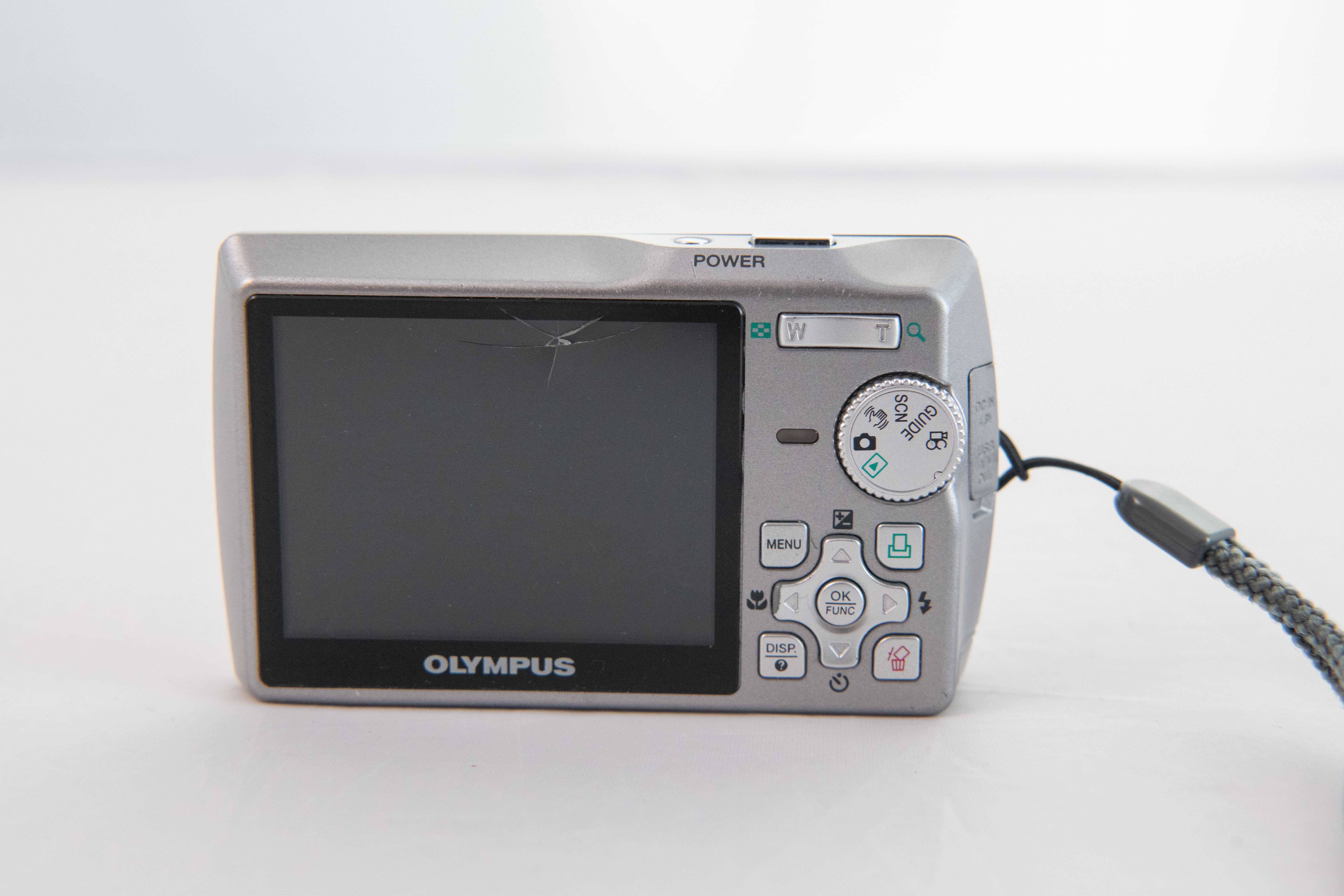 Aparat cyfrowy Olympus Mju 700  + bateria + ładowarka