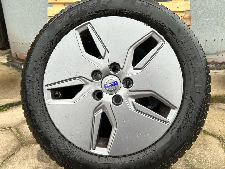 Felgi Volvo C30/S40/V50 + opony zimowe 205/55 R16 Vredestein komplet