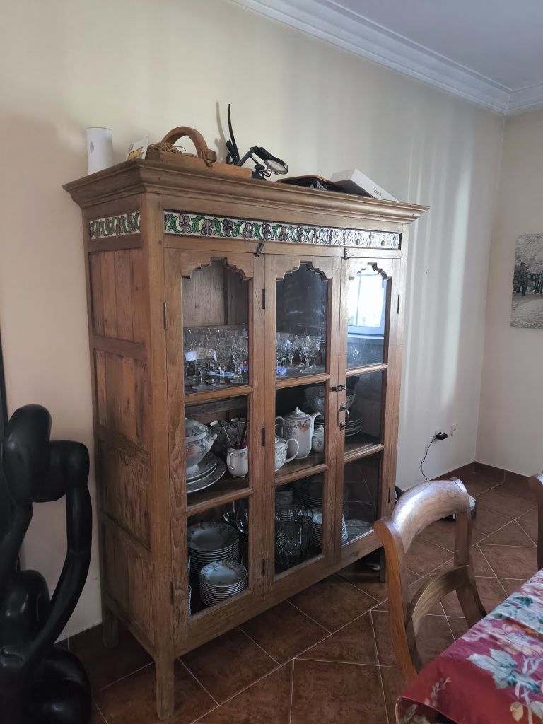 Aparador-loiceiro em Madeira
