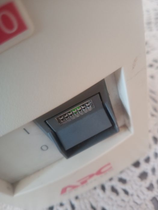 Zasilacz awaryjny APC Back-UPS 300