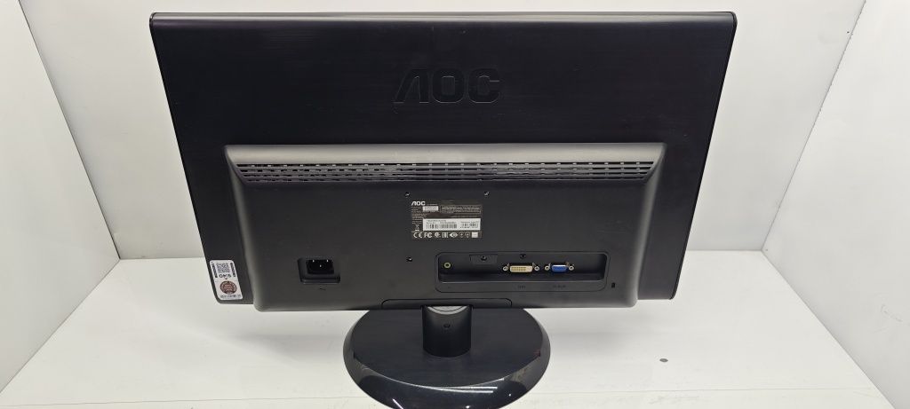 Монітор 22" АОС FullHD 1920x1080 (76Гц, TN WLED DVI/VGA) A-

1000 грн