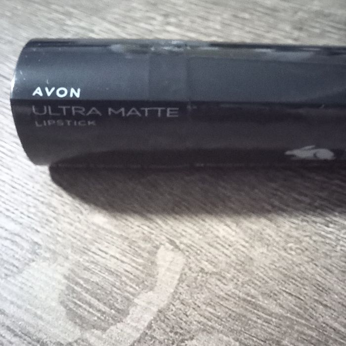 Avon szminka Red Supreme