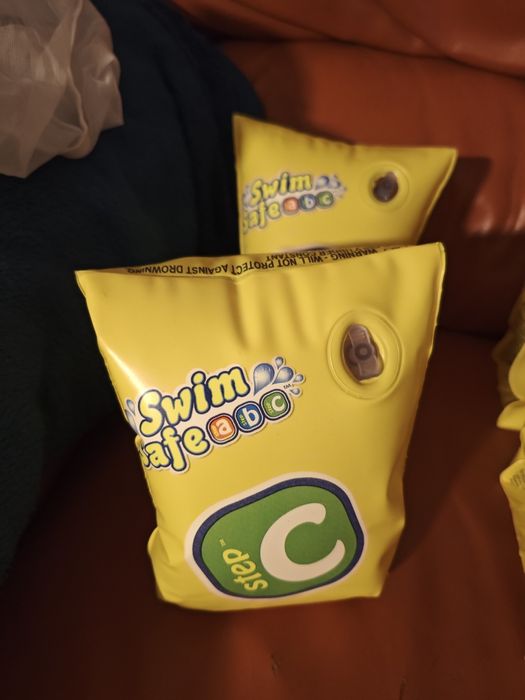 Motylki do pływania , rękawki, sprawne trzymają powietrze