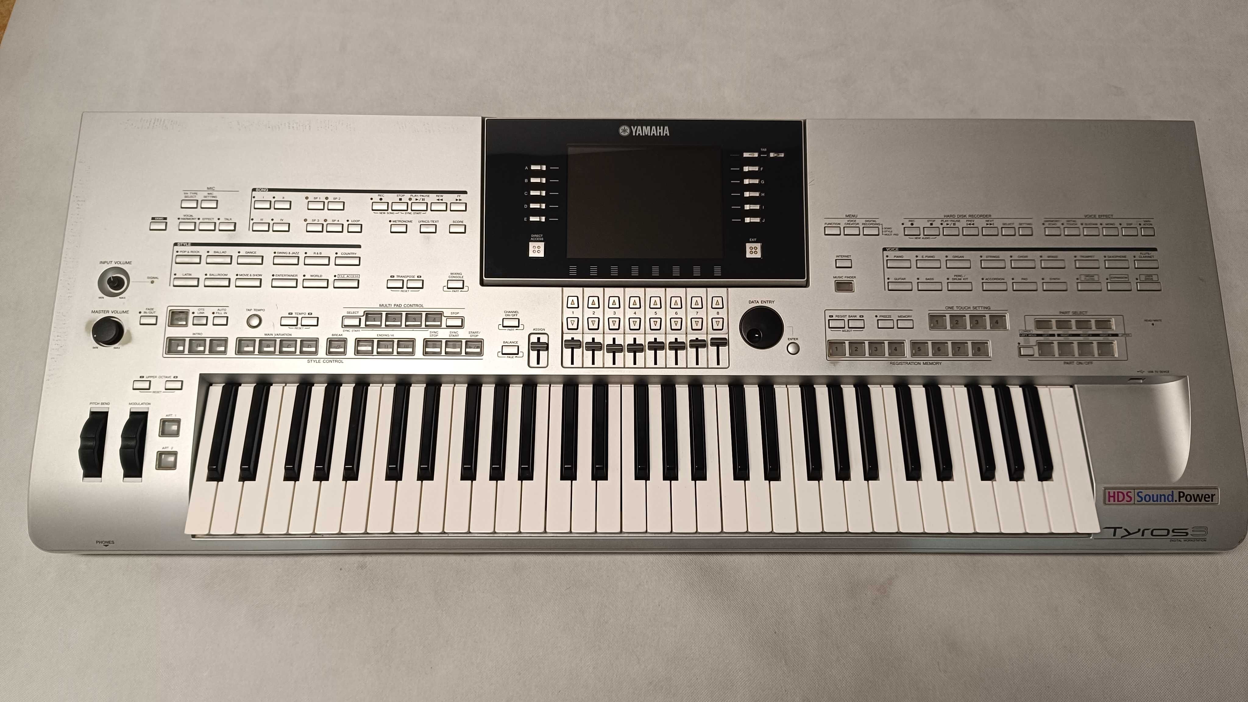 Yamaha Tyros 3 keyboard