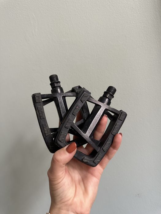 Używane czarne pomarańczowe odblaski plastikowe pedały do roweru