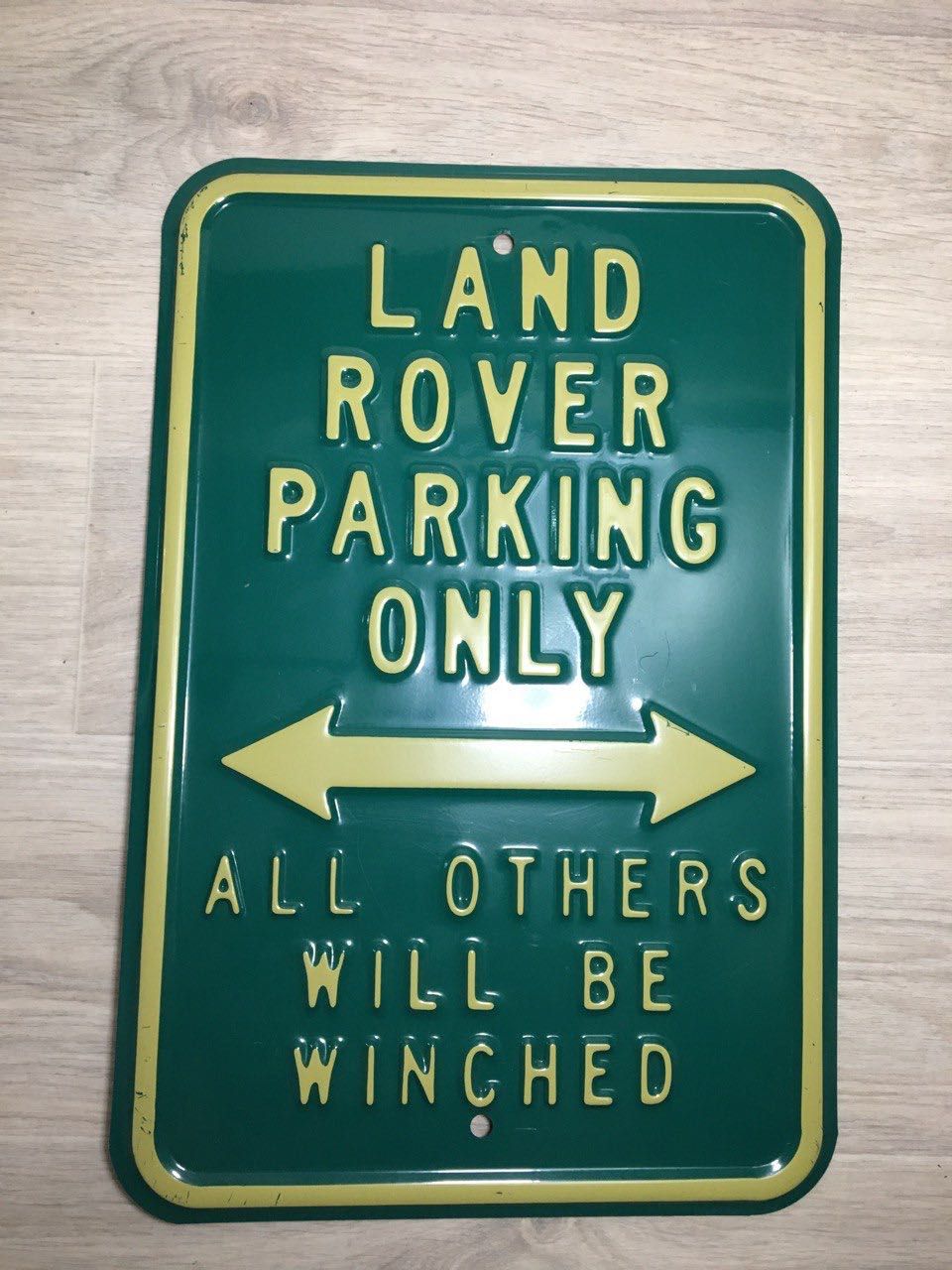 Металева табличка для паркування Land Rover