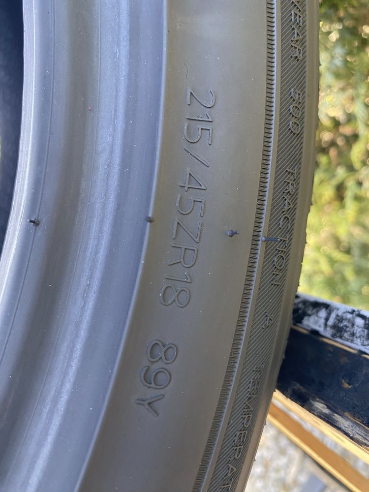 215/45/18 Sprzedam pare opon Hankook