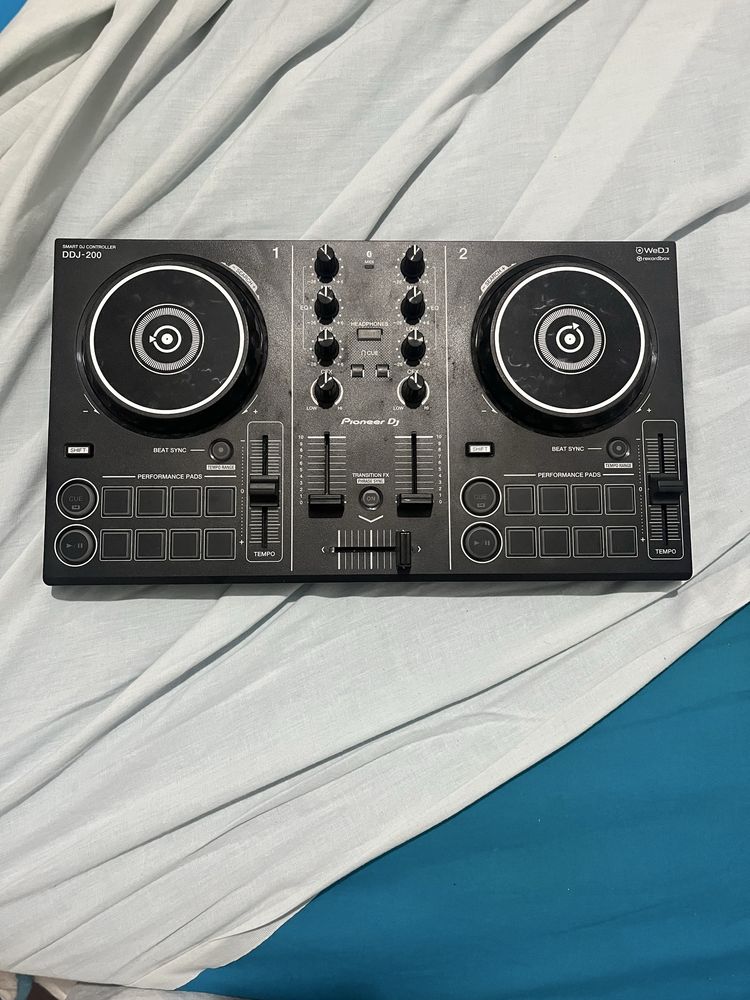Mesa pioneer ddj-200
