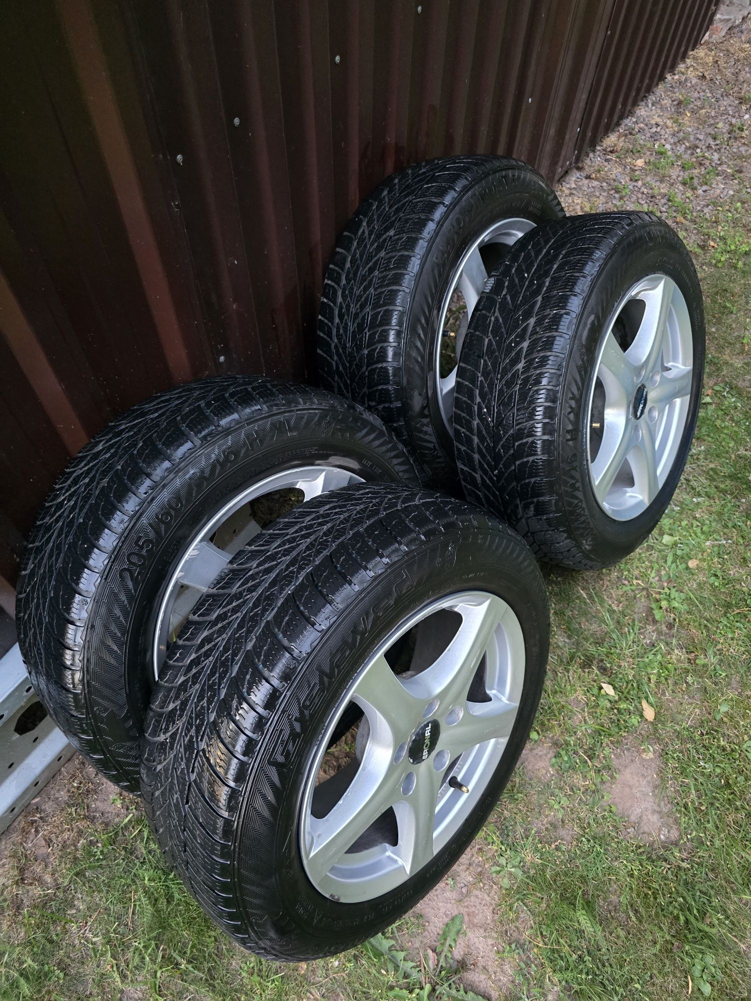 Koła 16 5x 114.3 z oponami zimowymi 205x60R16