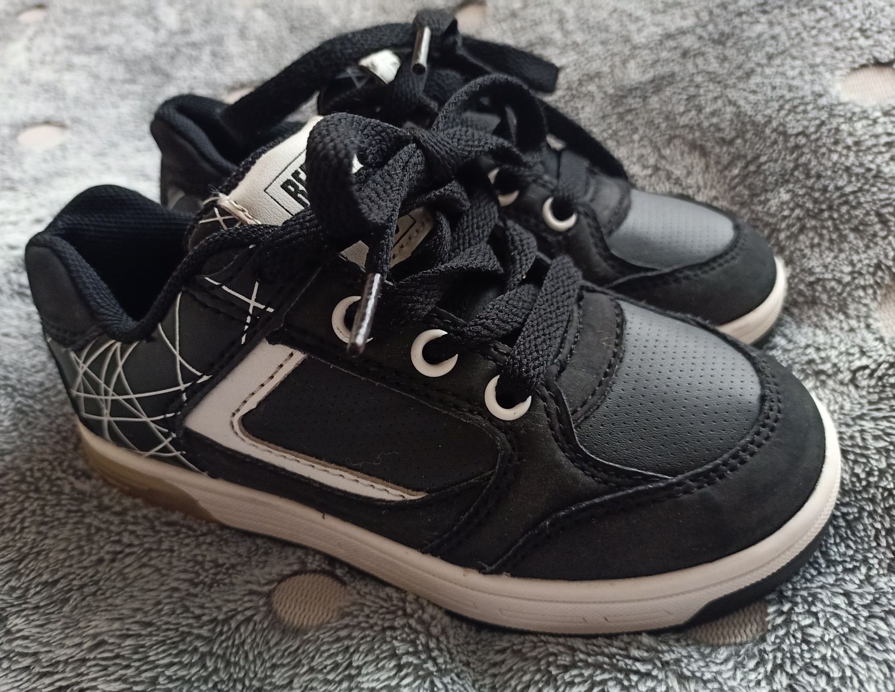 Buty sportowe adidasy czarno białe bo Lidl lupilu rozmiar 26