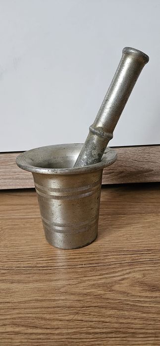 Stary moździerz aluminium