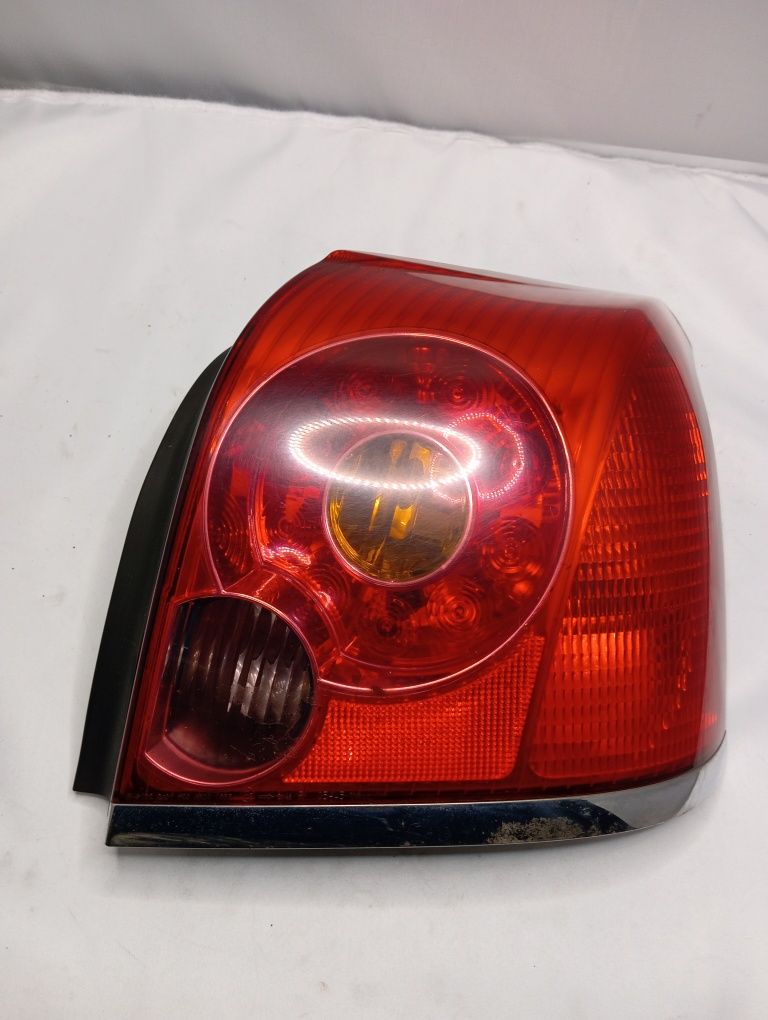 Lampa tył tylna prawa Toyota Avensis sedan