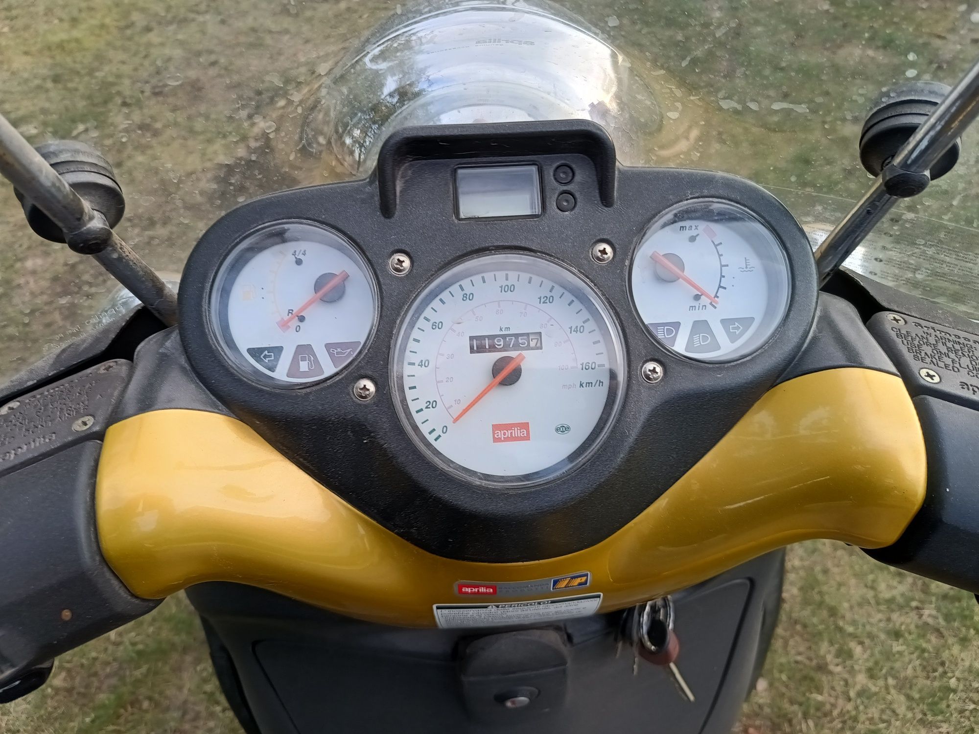 Skuter Aprilia 200